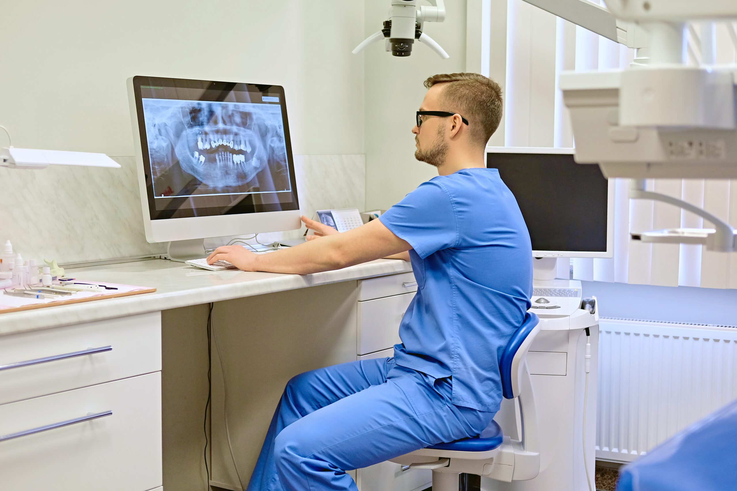 Why Tooth Extraction & Bone Grafting Are Important for Implants